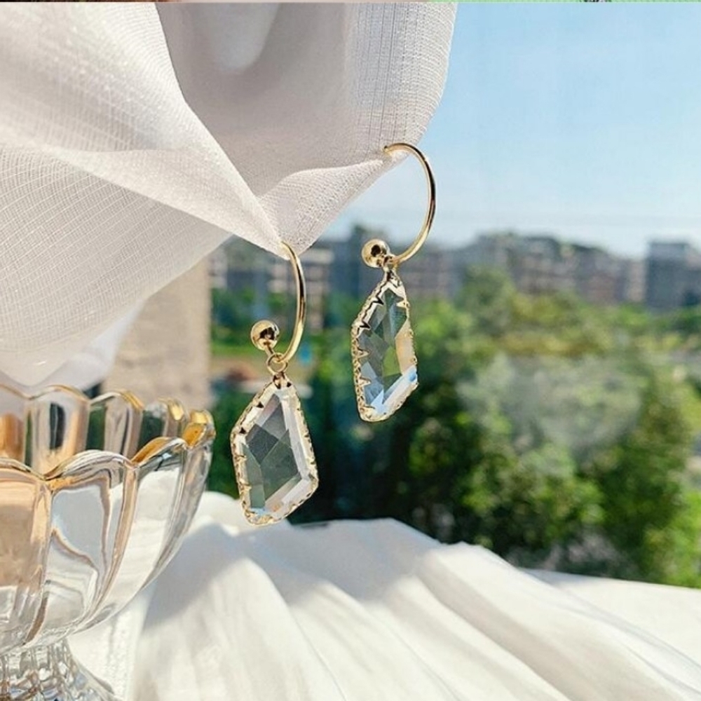 NEW Lovely Crystal Earrings - Picture 4 of 5
